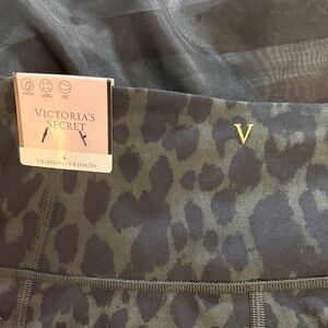 Victoria's Secret Black and Gray Animal Print Leggings High Rise 7/8 Length